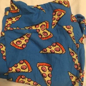 LuLaRoe Tall and Curvy Pizza Leggings